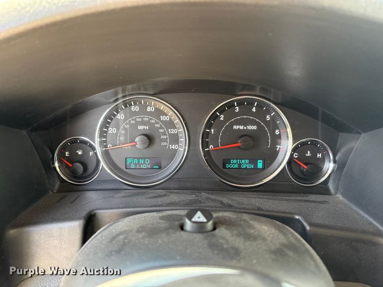 image for item FG2843 2006 Jeep Commander SUV
