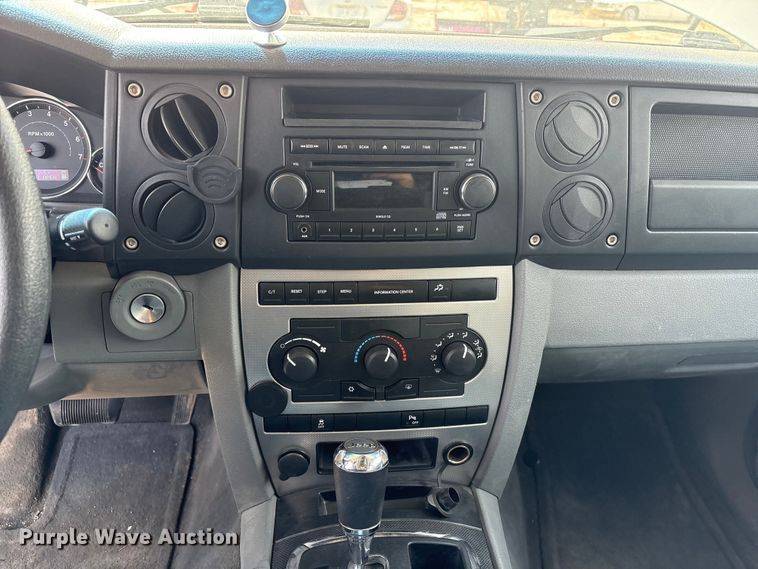 image for item FG2843 2006 Jeep Commander SUV