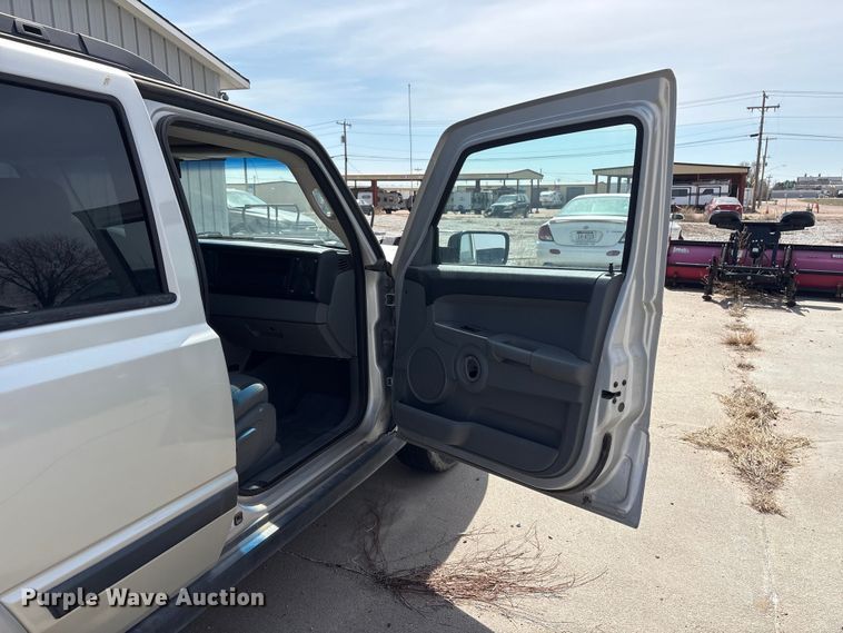 image for item FG2843 2006 Jeep Commander SUV