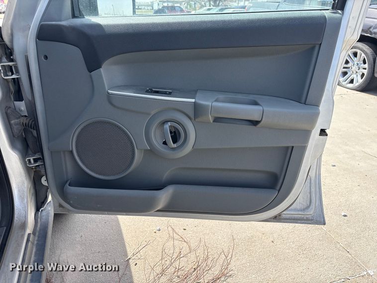 image for item FG2843 2006 Jeep Commander SUV