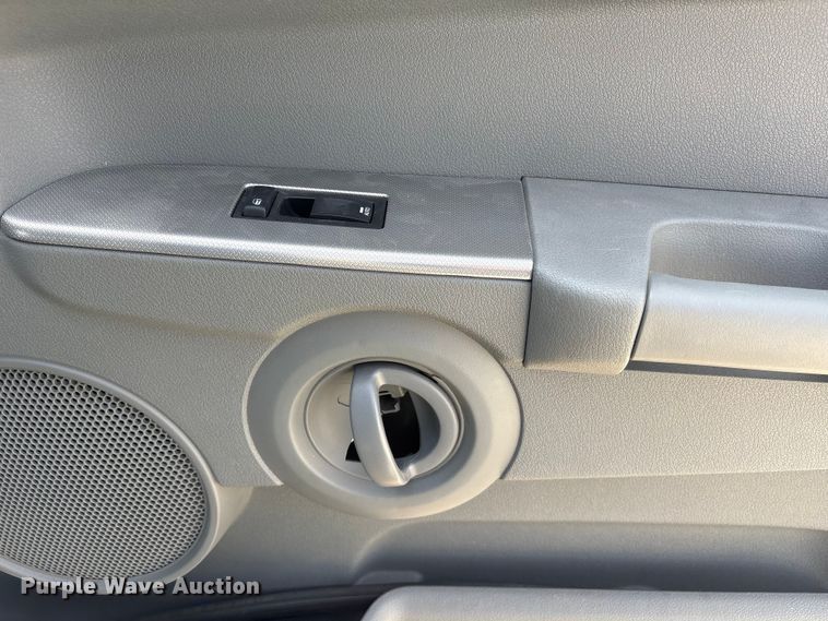 image for item FG2843 2006 Jeep Commander SUV