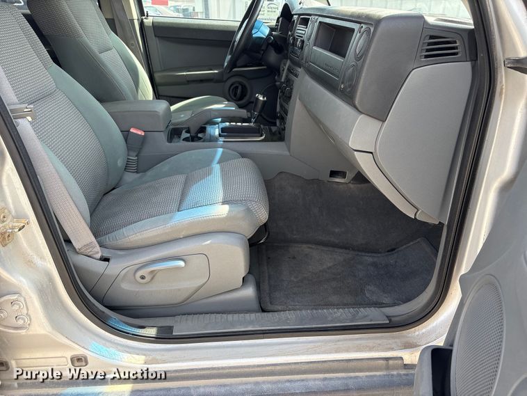 image for item FG2843 2006 Jeep Commander SUV
