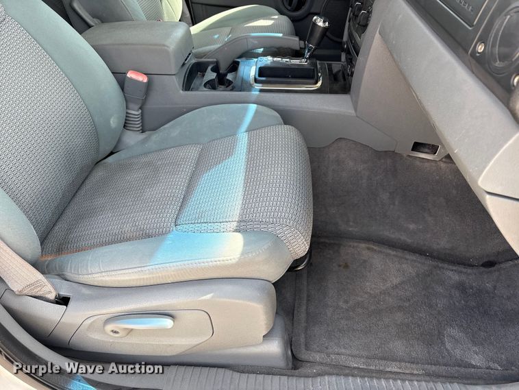 image for item FG2843 2006 Jeep Commander SUV
