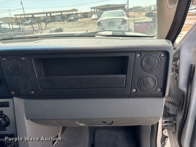 image for item FG2843 2006 Jeep Commander SUV