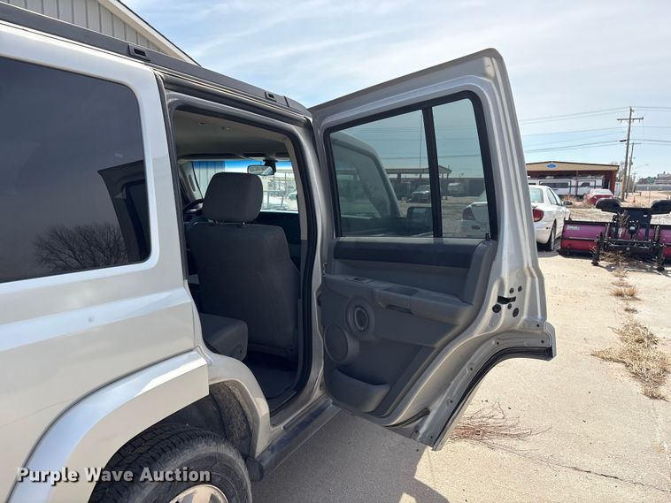 image for item FG2843 2006 Jeep Commander SUV