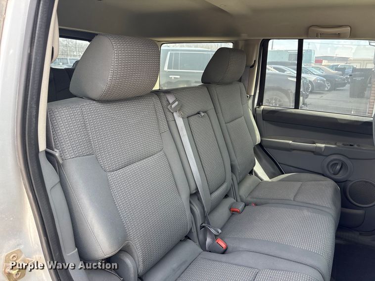 image for item FG2843 2006 Jeep Commander SUV