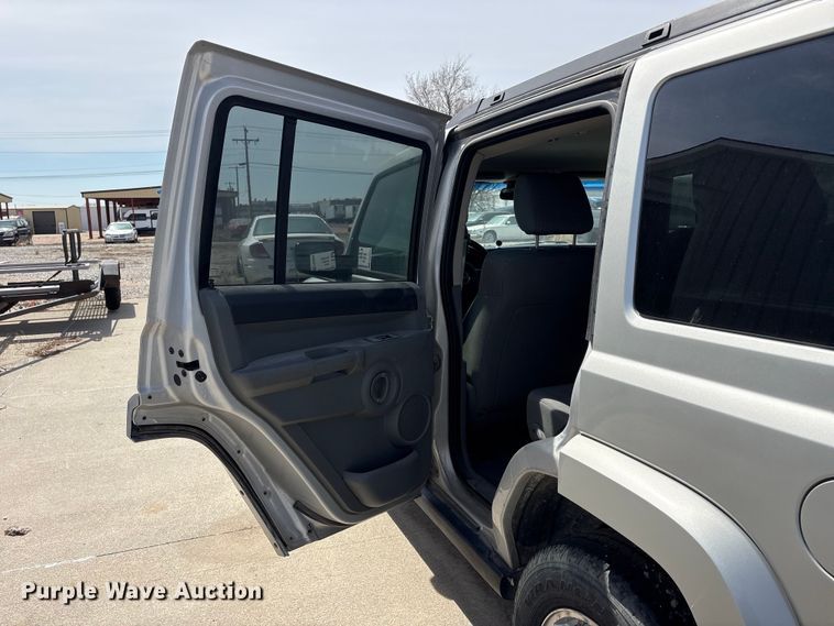 image for item FG2843 2006 Jeep Commander SUV
