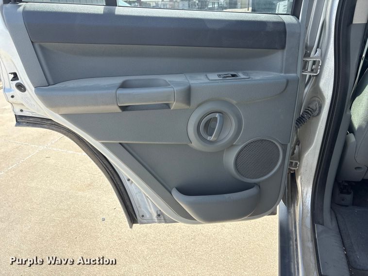 image for item FG2843 2006 Jeep Commander SUV