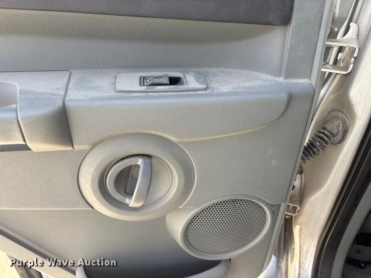 image for item FG2843 2006 Jeep Commander SUV