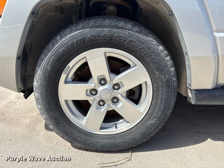 image for item FG2843 2006 Jeep Commander SUV