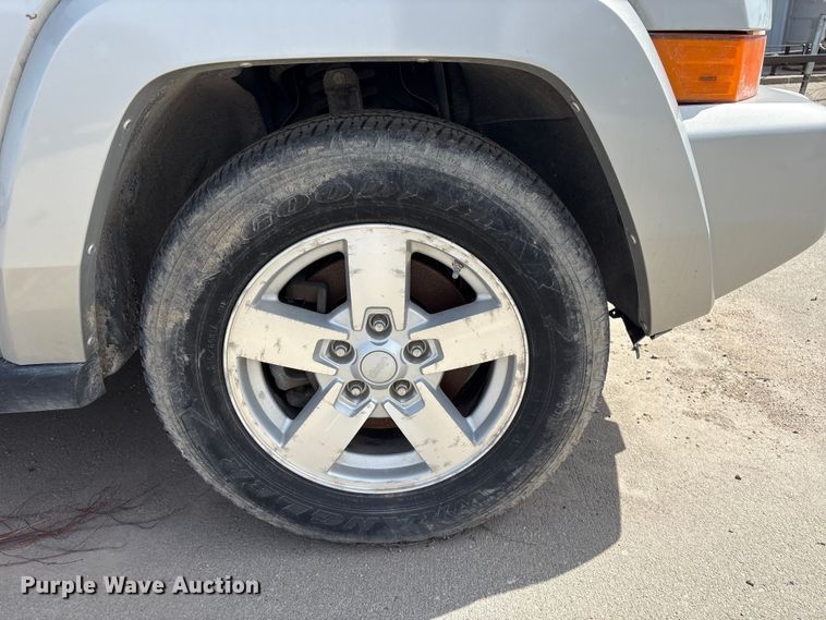 image for item FG2843 2006 Jeep Commander SUV