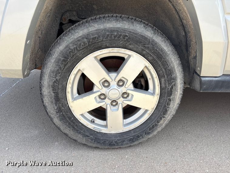 image for item FG2843 2006 Jeep Commander SUV