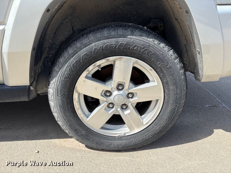 image for item FG2843 2006 Jeep Commander SUV