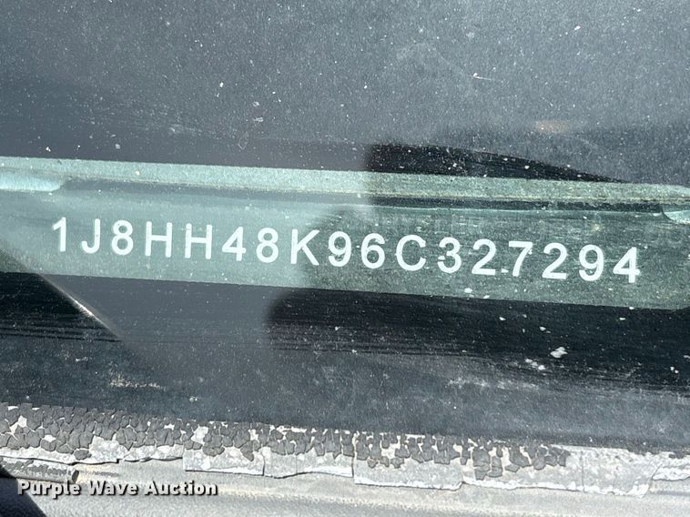 image for item FG2843 2006 Jeep Commander SUV