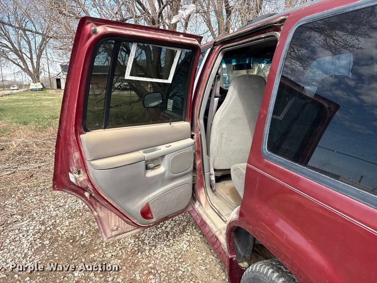 image for item FG2849 1998 Ford Explorer SUV