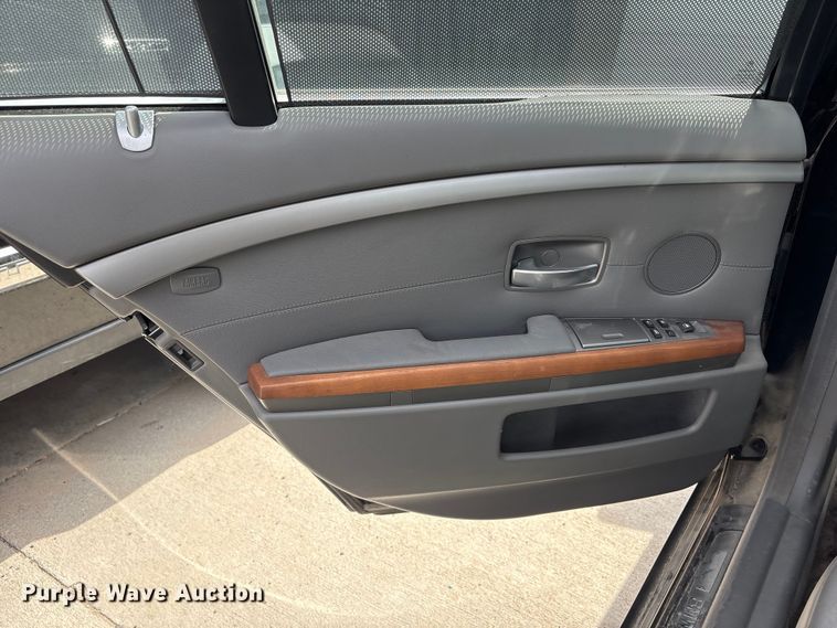 image for item FG2851 2006 BMW 750i 