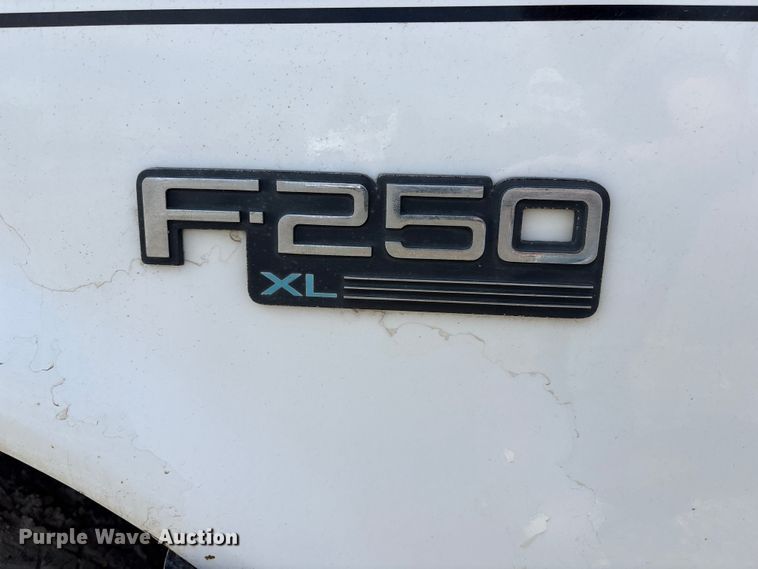image for item FG2871 1996 Ford F250 XL utility bed pickup truck