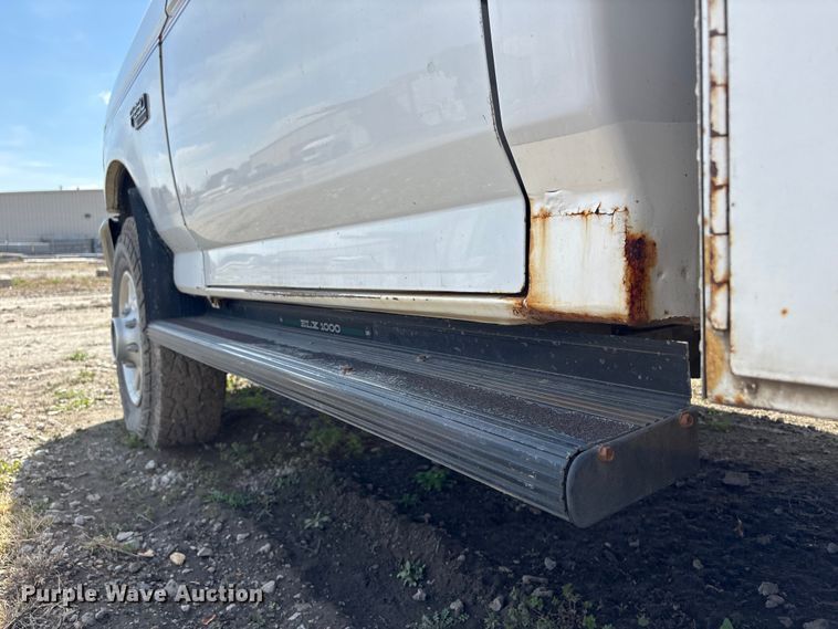 image for item FG2871 1996 Ford F250 XL utility bed pickup truck