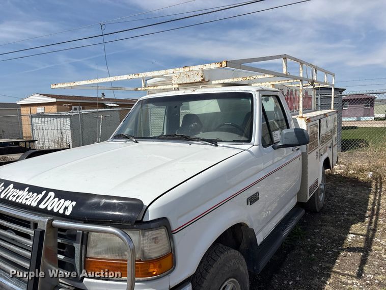 image for item FG2871 1996 Ford F250 XL utility bed pickup truck