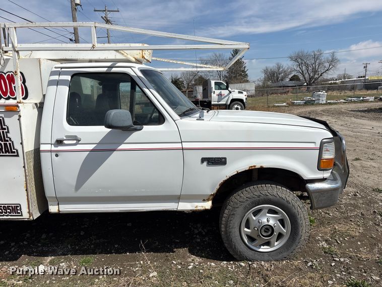 image for item FG2871 1996 Ford F250 XL utility bed pickup truck