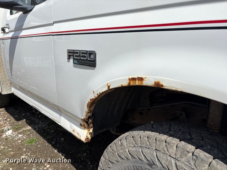 image for item FG2871 1996 Ford F250 XL utility bed pickup truck