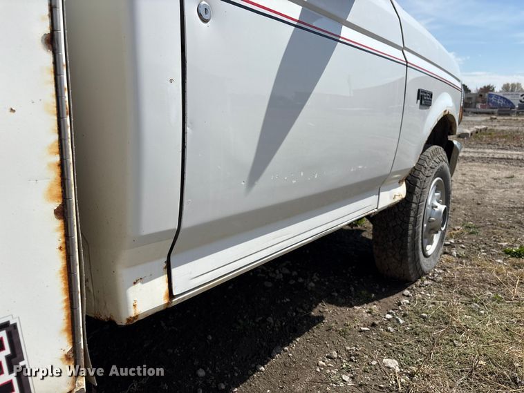 image for item FG2871 1996 Ford F250 XL utility bed pickup truck