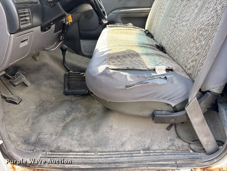image for item FG2871 1996 Ford F250 XL utility bed pickup truck