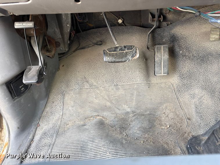 image for item FG2871 1996 Ford F250 XL utility bed pickup truck
