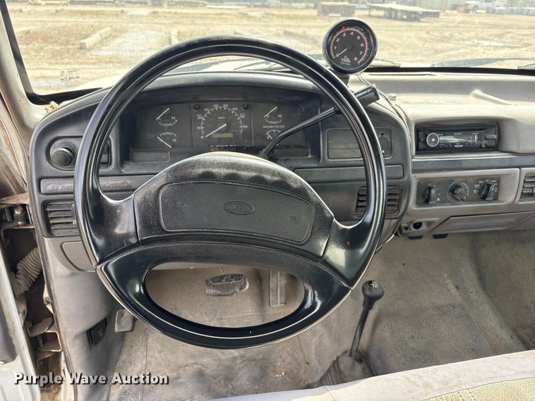 image for item FG2871 1996 Ford F250 XL utility bed pickup truck