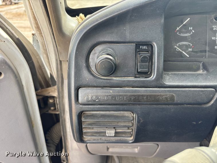 image for item FG2871 1996 Ford F250 XL utility bed pickup truck