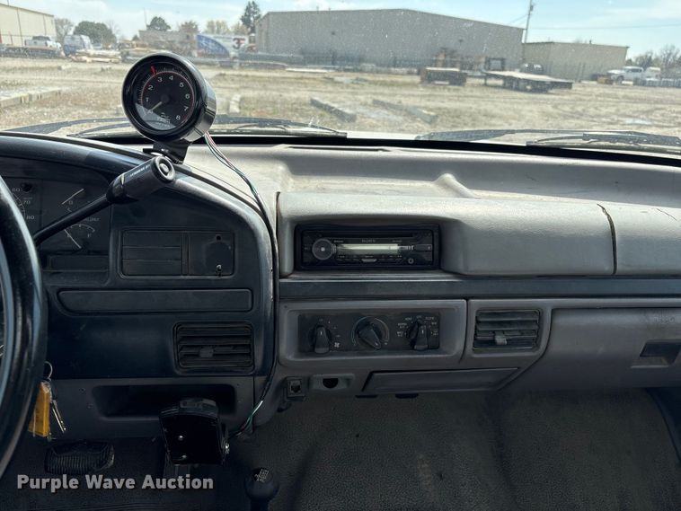image for item FG2871 1996 Ford F250 XL utility bed pickup truck