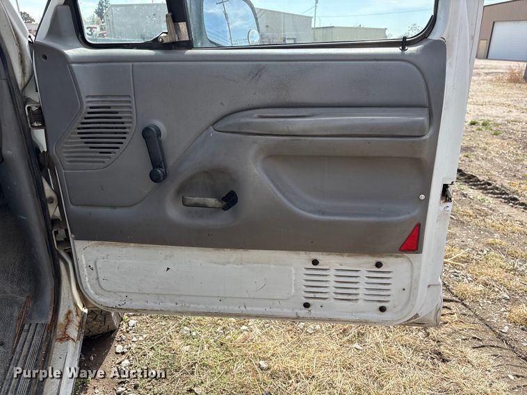 image for item FG2871 1996 Ford F250 XL utility bed pickup truck