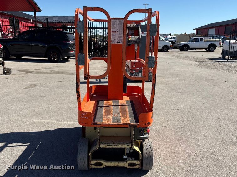 image for item FG2924 2011 JLG 1230ES scissor lift