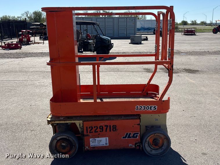 image for item FG2924 2011 JLG 1230ES scissor lift