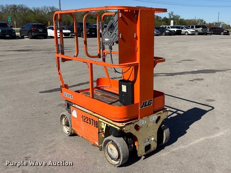 image for item FG2924 2011 JLG 1230ES scissor lift