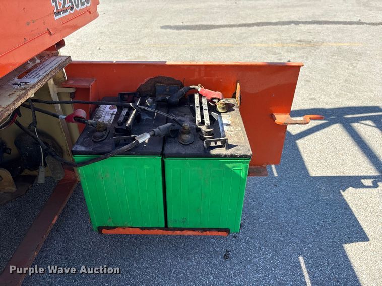 image for item FG2924 2011 JLG 1230ES scissor lift