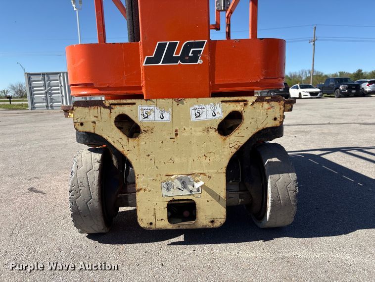 image for item FG2924 2011 JLG 1230ES scissor lift