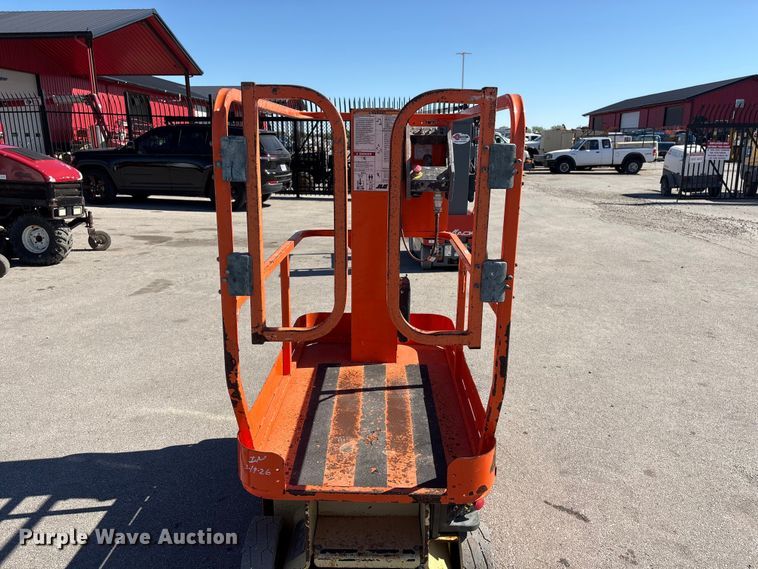 image for item FG2924 2011 JLG 1230ES scissor lift