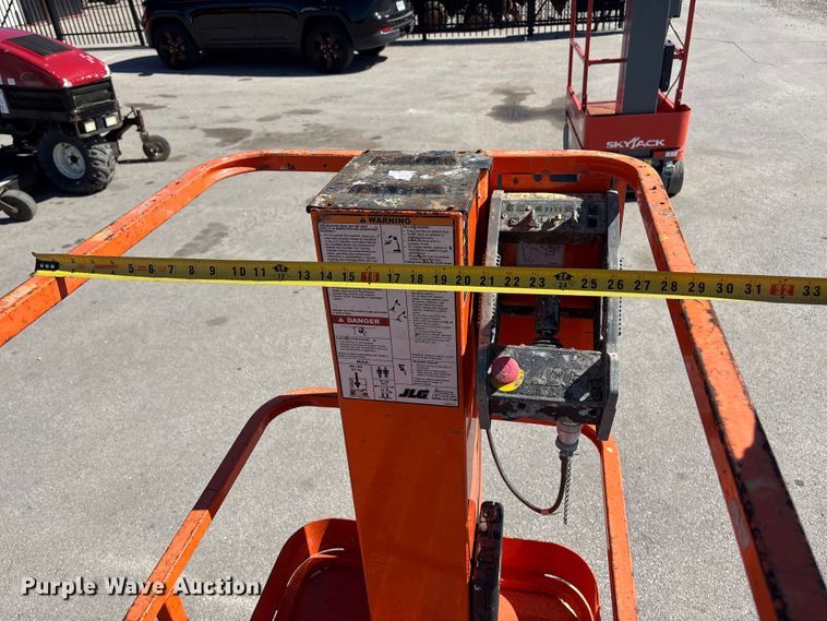 image for item FG2924 2011 JLG 1230ES scissor lift