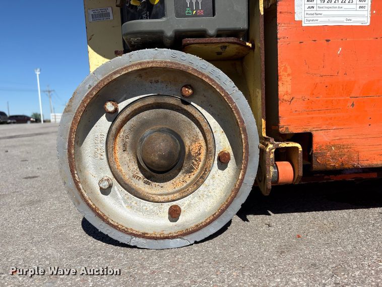 image for item FG2924 2011 JLG 1230ES scissor lift