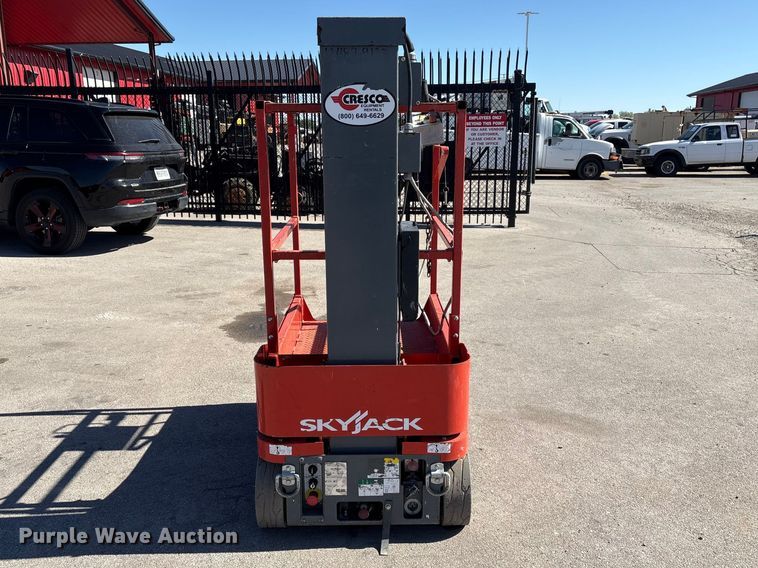 image for item FG2925 2017 SkyJack SJ12 Scissor lift