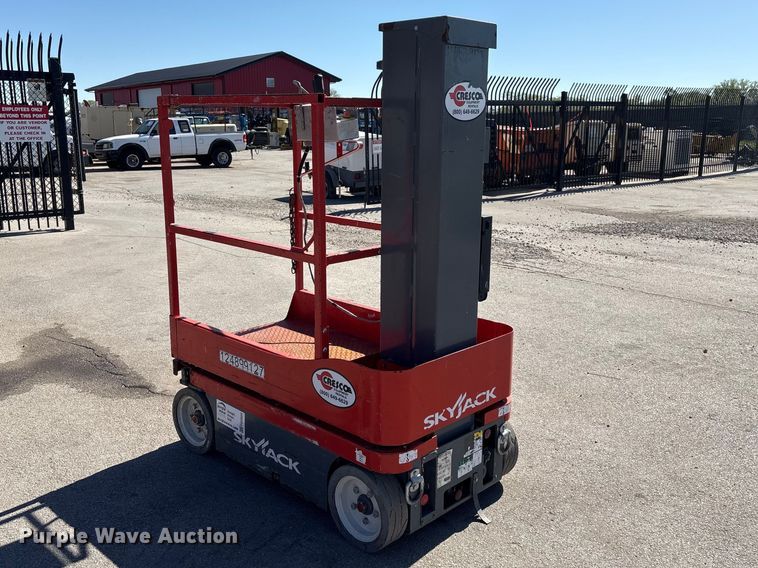 image for item FG2925 2017 SkyJack SJ12 Scissor lift