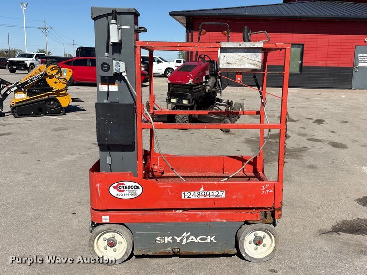 image for item FG2925 2017 SkyJack SJ12 Scissor lift