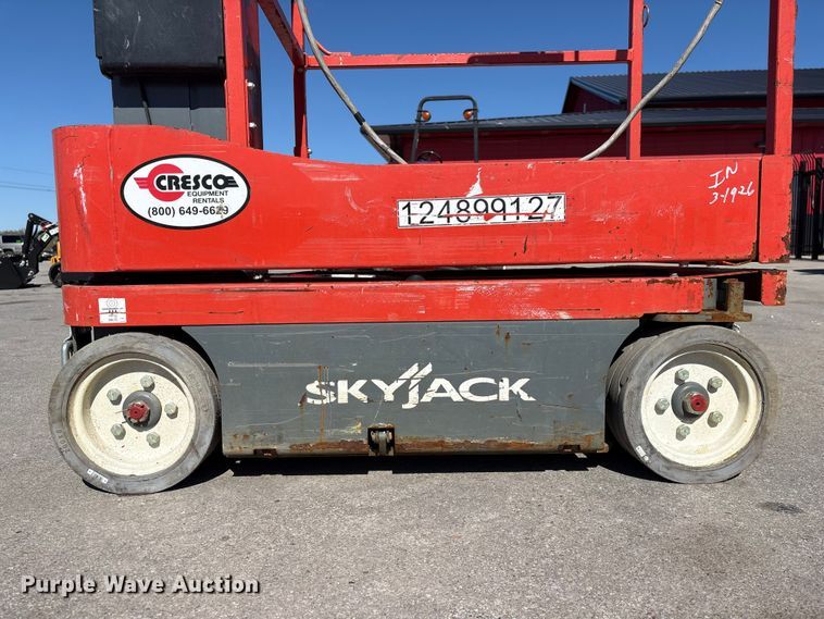 image for item FG2925 2017 SkyJack SJ12 Scissor lift