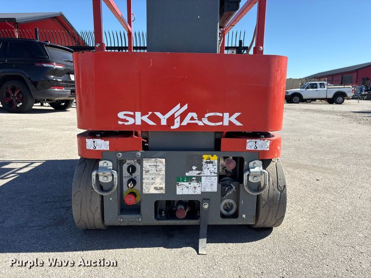 image for item FG2925 2017 SkyJack SJ12 Scissor lift