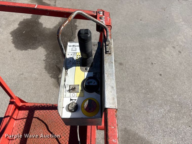 image for item FG2925 2017 SkyJack SJ12 Scissor lift