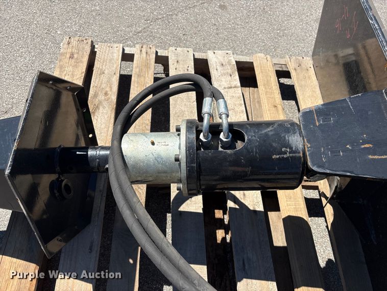 image for item FG2929 Giyi SSW55 skid steer wire winder