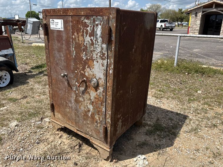 image for item FH6552 Safe