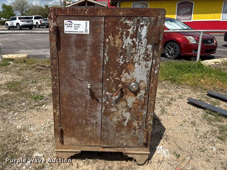 image for item FH6552 Safe