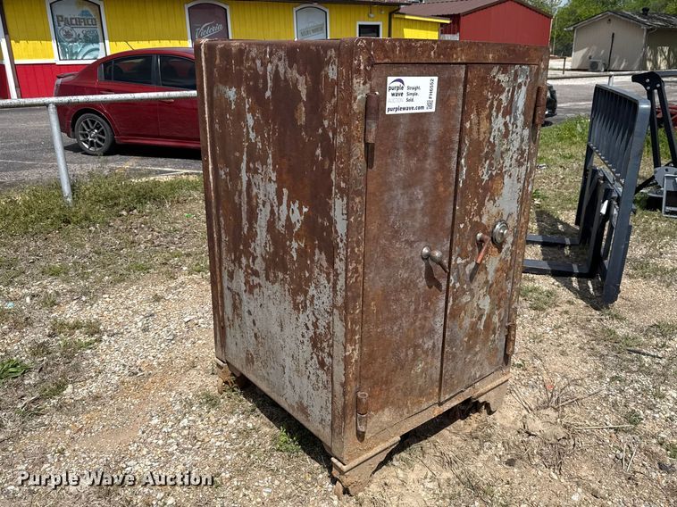 image for item FH6552 Safe